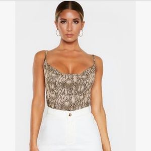 SIZE LARGE PLT BEIGE SLINKY SNAKE PRINT TOP